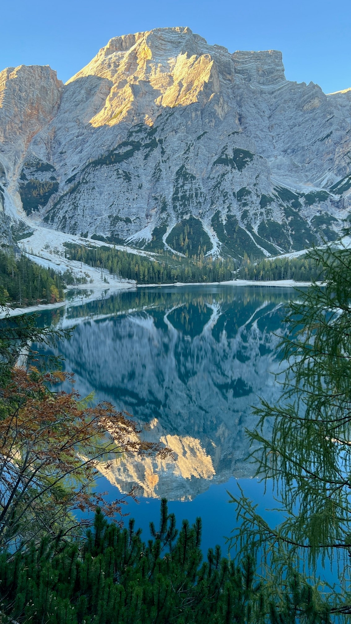 Pragser Wildsee in Südtirol im Oktober 2022