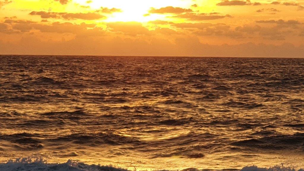Goldener Sonnenuntergang in Pafos auf Zypern im Januar 2021